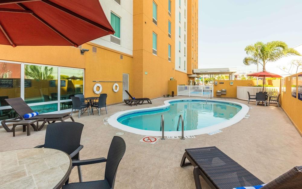 Hampton By Hilton Queretaro Tecnologico Hotel Buitenkant foto